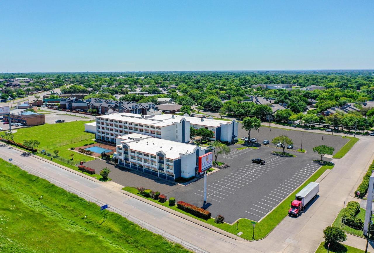 Siegel Select Dallas Exterior photo